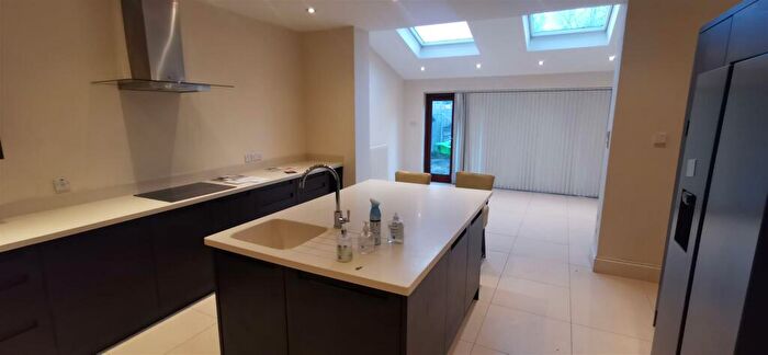 4 Bedroom Terraced House To Rent In Chingford Avenue, Chingford London, E4