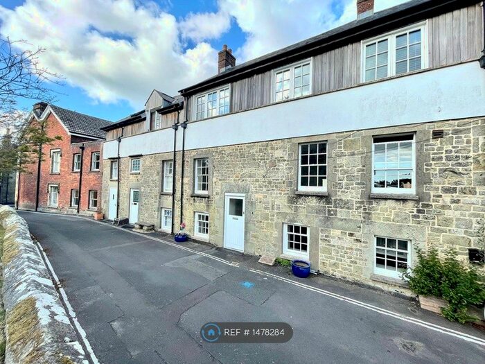 4 Bedroom Semi-Detached House To Rent In Lyons Walk, Shaftesbury, SP7