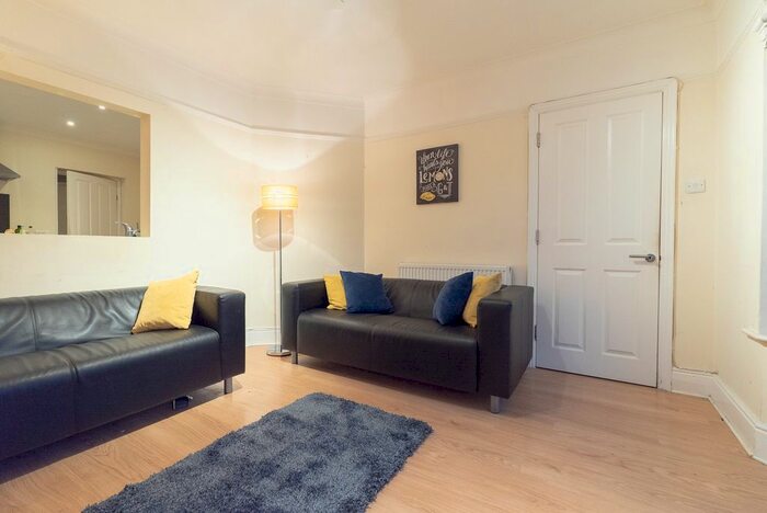 7 Bedroom Semi-Detached House To Rent In 38 Blenheim Gardens, Southampton SO17