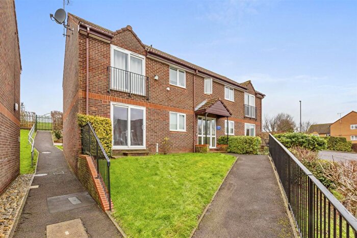 1 Bedroom Flat For Sale In Castleview Gardens, High Wycombe, HP12