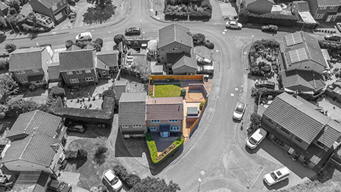 3 Bedroom Semi-Detached House For Sale In Hampton Close, Glen Parva, Leicester, LE2