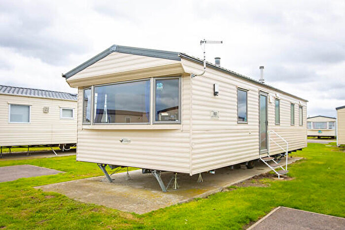 3 Bedroom Caravan For Sale In Three Bed Private Sale Willerby Rio Gold (), Harts Holiday Park, Leysdown Road, Isle Of Sheppey, Kent, ME12