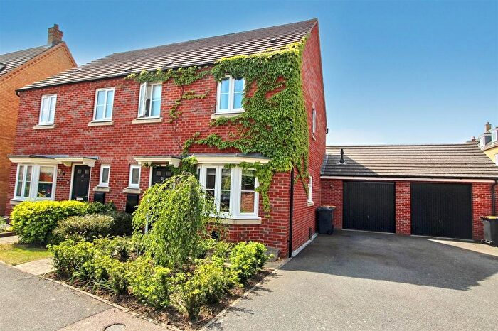 3 Bedroom Semi-detached House For Sale In Crispin Drive, Bedford, MK41