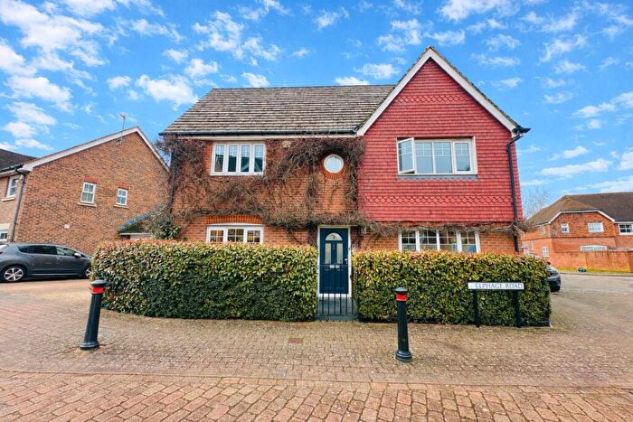 4 Bedroom Detached House For Sale In Elphage Road, Fleet, Hampshire, GU51