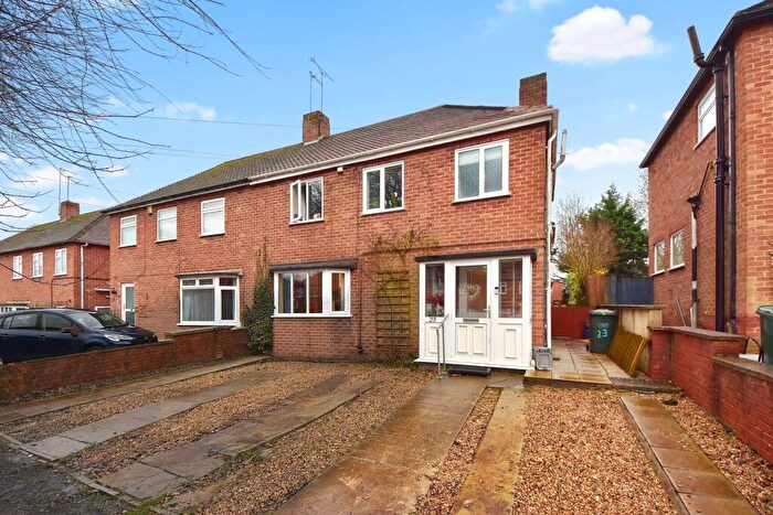 4 Bedroom Semi Detached House For Sale In Miller Road, Banbury, OX16