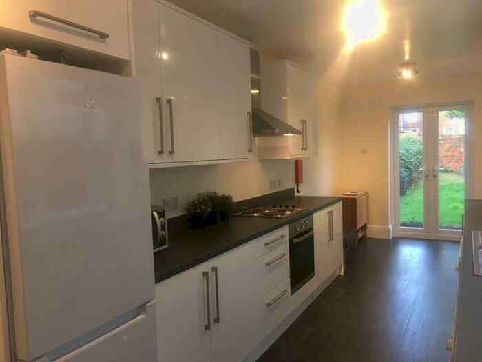 4 Bedroom House To Rent In Milton Road, SO15