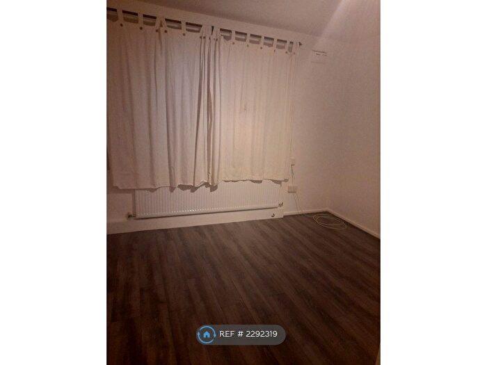 1 Bedroom Flat To Rent In Thring House, London, SW9