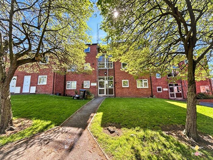 2 Bedroom Flat For Sale In Bramham Drive, Harrogate, North Yorkshire, HG3