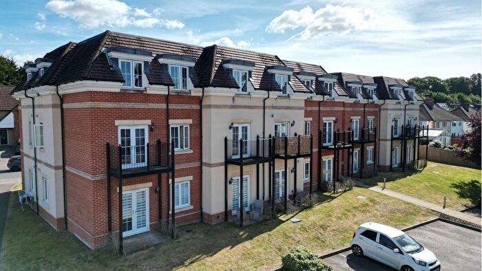 2 Bedroom Flat To Rent In Navarre Court, Primrose Hill, Kings Langley, Hertfordshire, WD4
