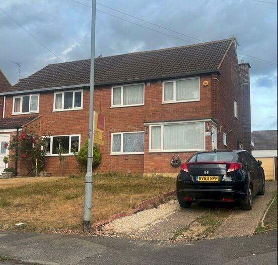 4 Bedroom Semi-Detached House To Rent In Slough, Berkshire, SL3