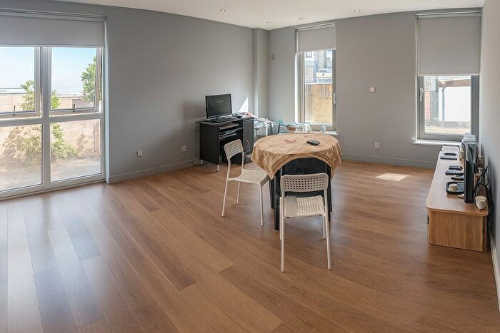 2 Bedroom Flat To Rent In Dowsett Road, London, N17