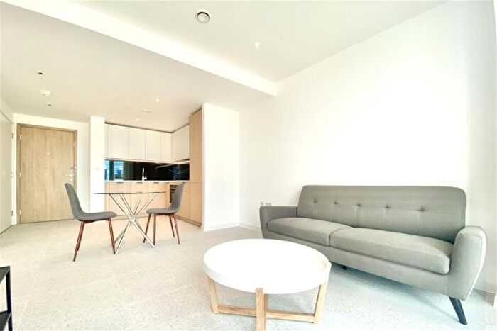 Studio To Rent In Bouchon Point, Cendal Crescent, E1