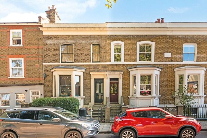 3 Bedroom Maisonette For Sale In Victoria Park Road, Homerton, E9