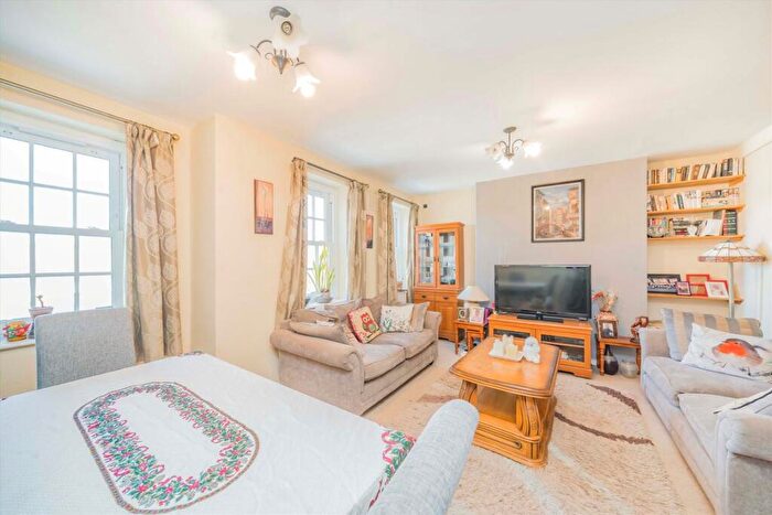 3 Bedroom Flat For Sale In Black Prince Road, Kennington, SE11