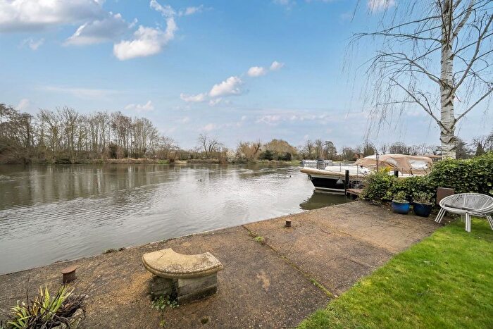 3 Bedroom Terraced House For Sale In The Willows, Windsor, SL4