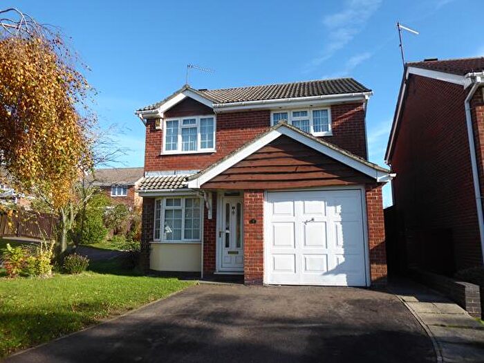 3 Bedroom Detached House To Rent In Pembroke Close, Rushden, NN10
