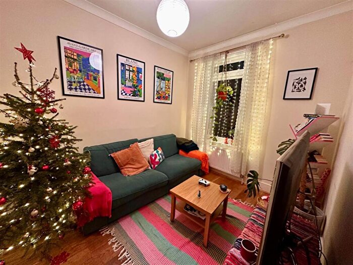 4 Bedroom Terraced House To Rent In Palace Road, Haringey, N11