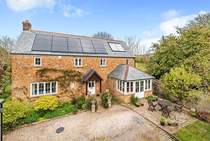 4 Bedroom Detached House For Sale In Hogshill Street, Beaminster, DT8