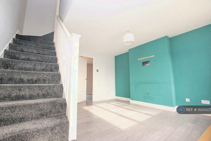 2 Bedroom End Of Terrace House To Rent In Castle Avenue, Rossington, Doncaster, DN11