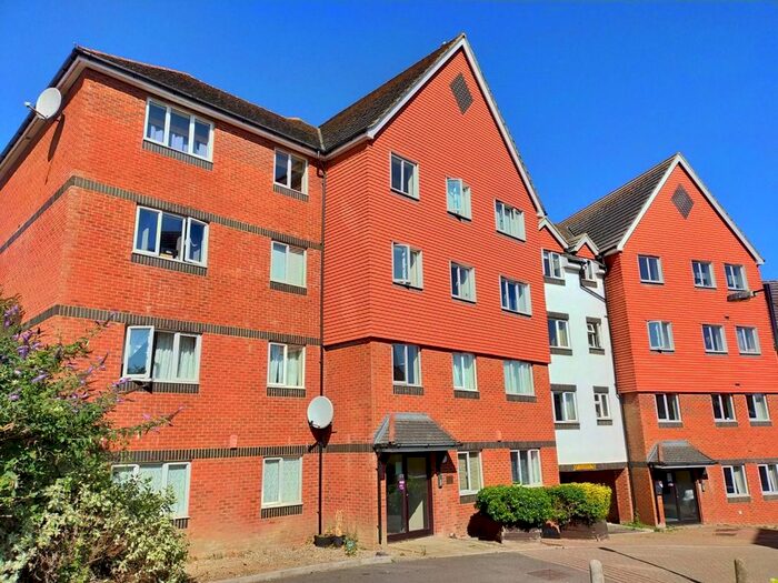 2 Bedroom Flat To Rent In Tower Close, East Grinstead, RH19