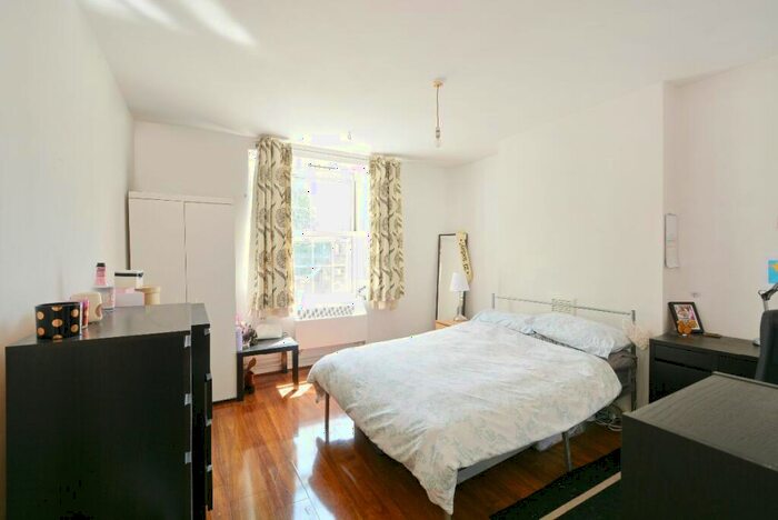 3 Bedroom Flat To Rent In Cranleigh Street, Somers Town, NW1
