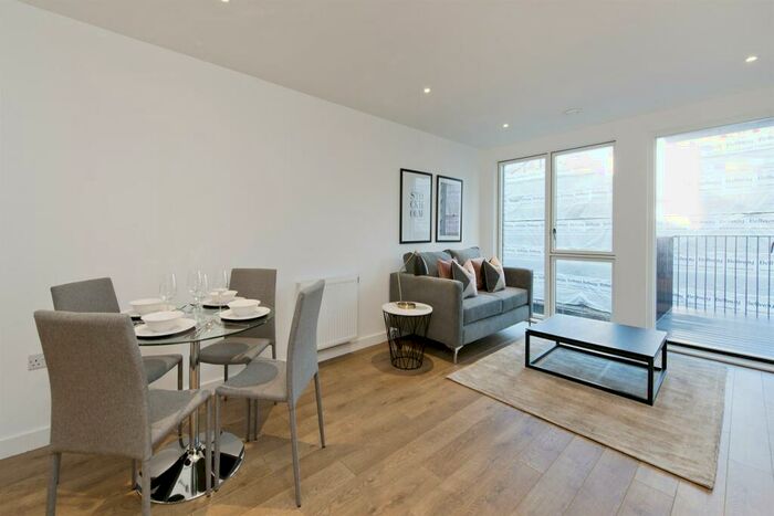 1 Bedroom Apartment To Rent In Pavilions Court, Legacy Wharf, E15