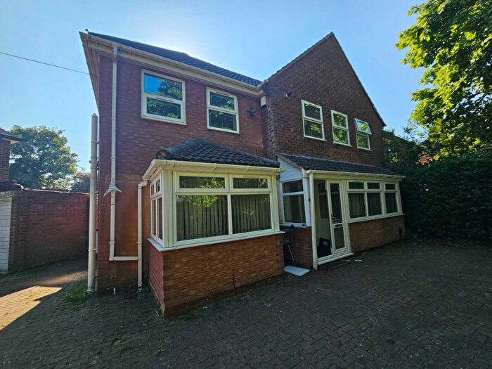 4 Bedroom Semi-Detached House To Rent In Campden Green, Solihull, B92