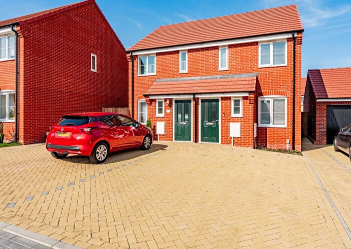 2 Bedroom Semi-Detached House For Sale In Ladys Mantle Way, Easton, NR9