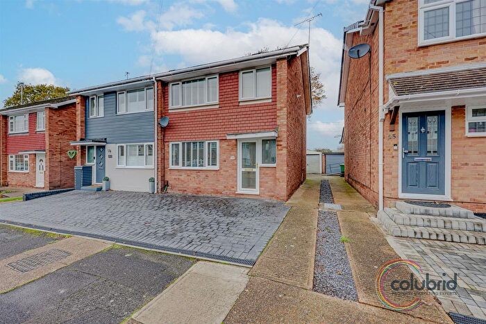 3 Bedroom Semi-Detached House For Sale In Northlands Close, Stanford-Le-Hope, SS17