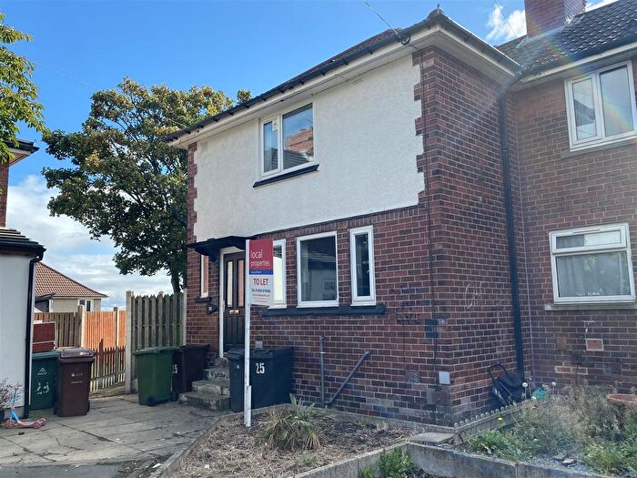 3 Bedroom Town House To Rent In Harrop Grove, Morley, Leeds, LS27