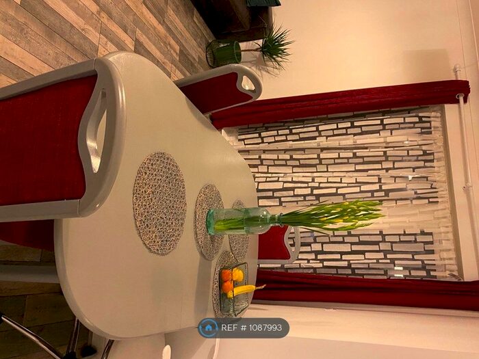 2 Bedroom Flat To Rent In Romulus Road, Gravesend, DA12