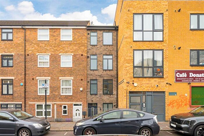 3 Bedroom House For Sale In Turner Street, London, E1