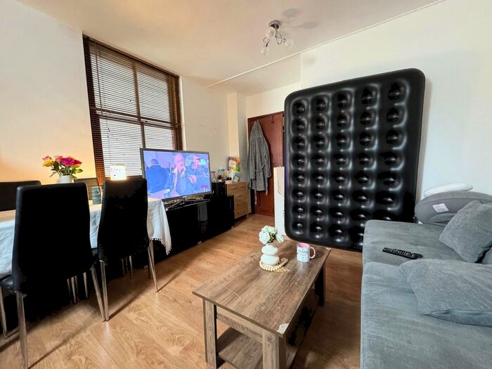 1 Bedroom Flat To Rent In Hendon Lane, Finchley, N3