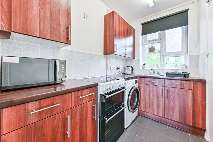 1 Bedroom Flat To Rent In Albion Road, , Stoke Newington, London, N16