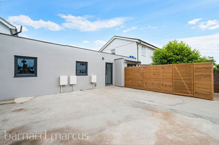 1 Bedroom Maisonette For Sale In Barnlea Close, Hanworth, TW13