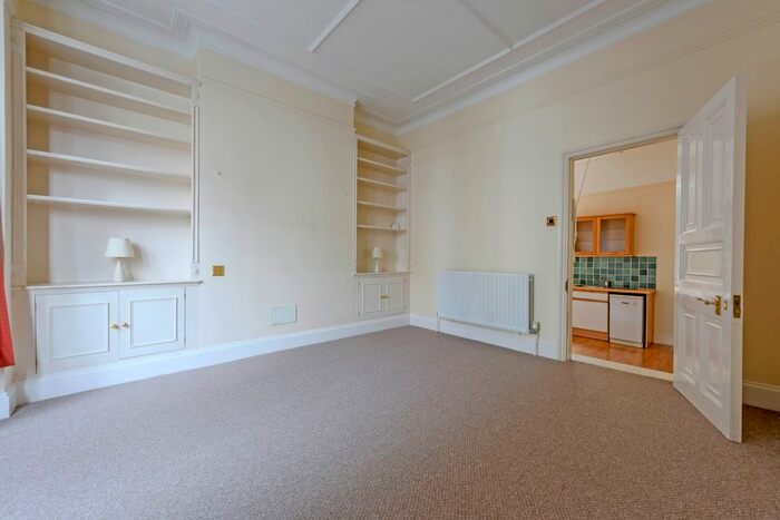 1 Bedroom Flat To Rent In Norfolk House Road, London, SW16