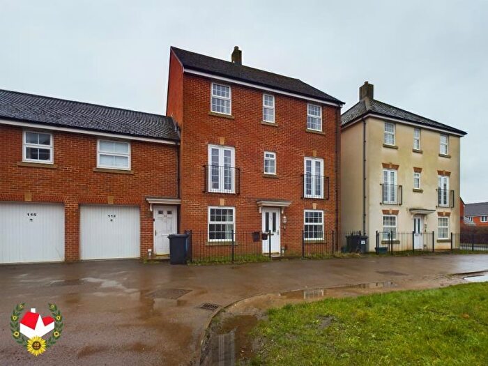 4 Bedroom Town House To Rent In Thatcham Avenue, Kingsway, GL2