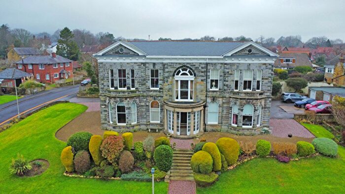 3 Bedroom Flat For Sale In Hall Park Close, Scalby, YO13