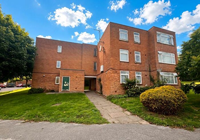 2 Bedroom Flat For Sale In Halstead Close, Canterbury, Kent, CT2