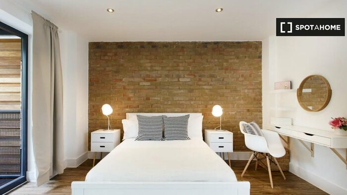 1 Bedroom Flat To Rent In A Hermitage Road, N4