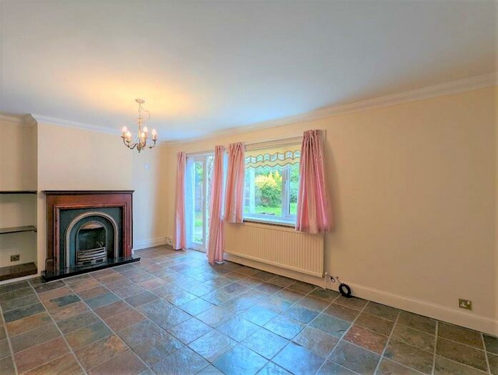3 Bedroom Flat To Rent In Queens Road, London, N9