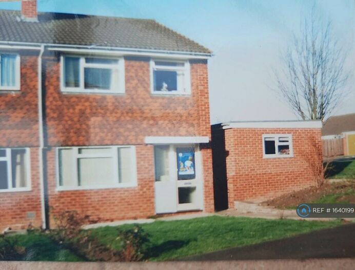 3 Bedroom Semi-Detached House To Rent In Mandarin Way, Cheltenham, GL50