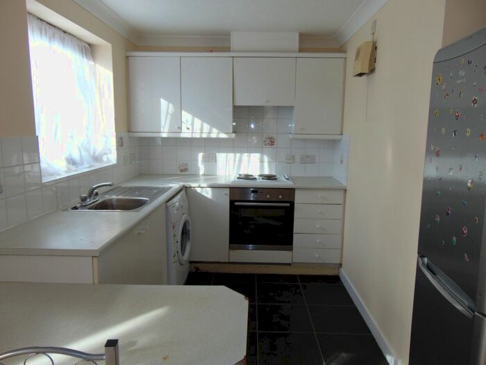 2 Bedroom Flat To Rent In Romford Road, Forest Gate, E7