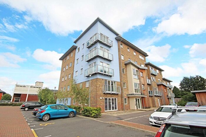 1 Bedroom Flat To Rent In Sundeala Close, Sunbury, TW16