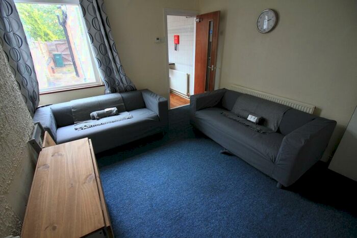 3 Bedroom Terraced House To Rent In Hawkins Road, Earlsdon, Coventry, CV5