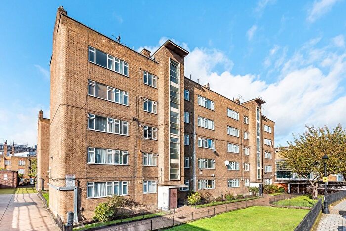 3 Bedroom Flat To Rent In Windmill Walk, London, SE1