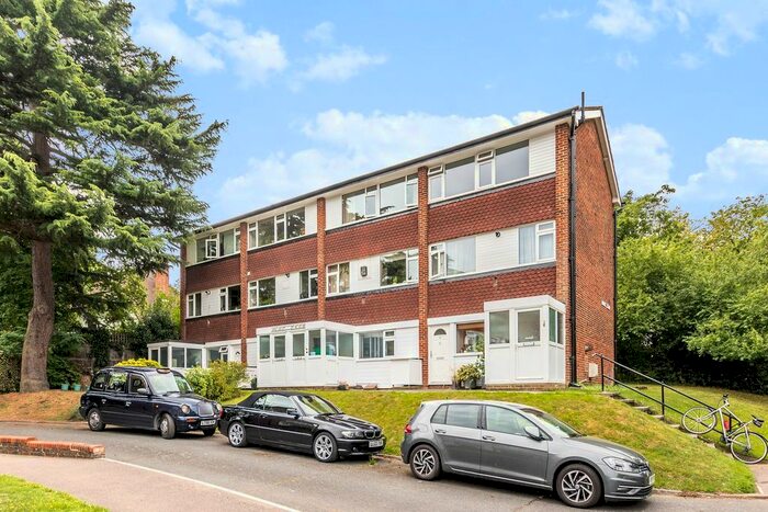 2 Bedroom Maisonette To Rent In Abbey Park, Beckenham, BR3
