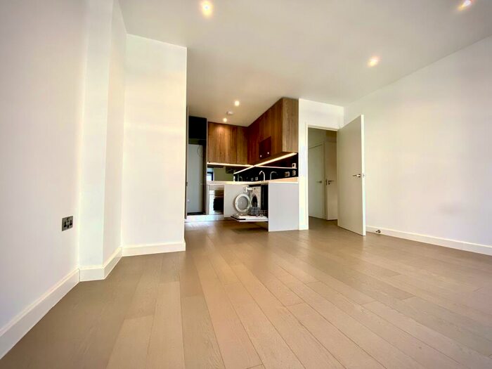 1 Bedroom Flat To Rent In Apex House, St. Albans, Hertfordshire, AL1