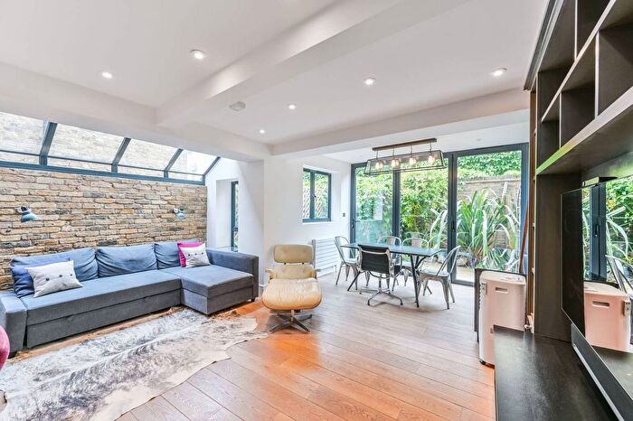 2 Bedroom Flat To Rent In Voltaire Road, Clapham Old Town, Clapham North, London, SW4