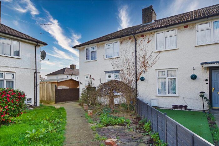 3 Bedroom End Of Terrace House For Sale In Bromhall Road, Dagenham, Essex, RM9